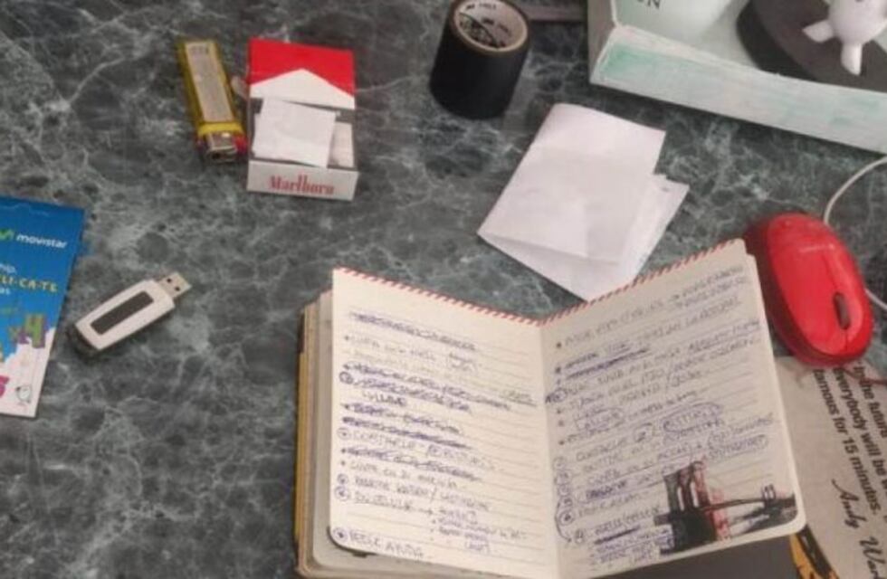 Urgente: "bisturí", "cortarle" y "pedir ayuda", escribió la mujer en un cuaderno