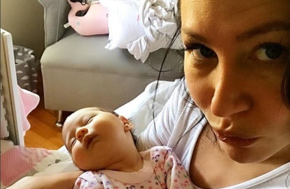 El video de Adabel Guerrero bailando en ropa interior con su hija en brazos