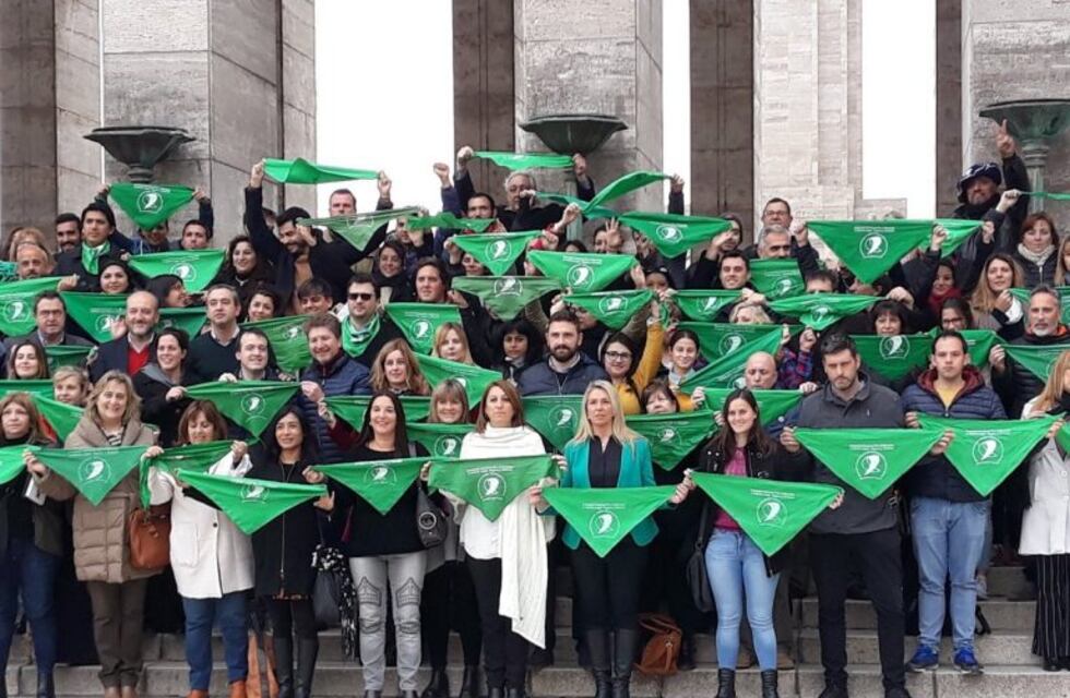 Campaña por el aborto: entregarán pañuelos verdes en Rosario