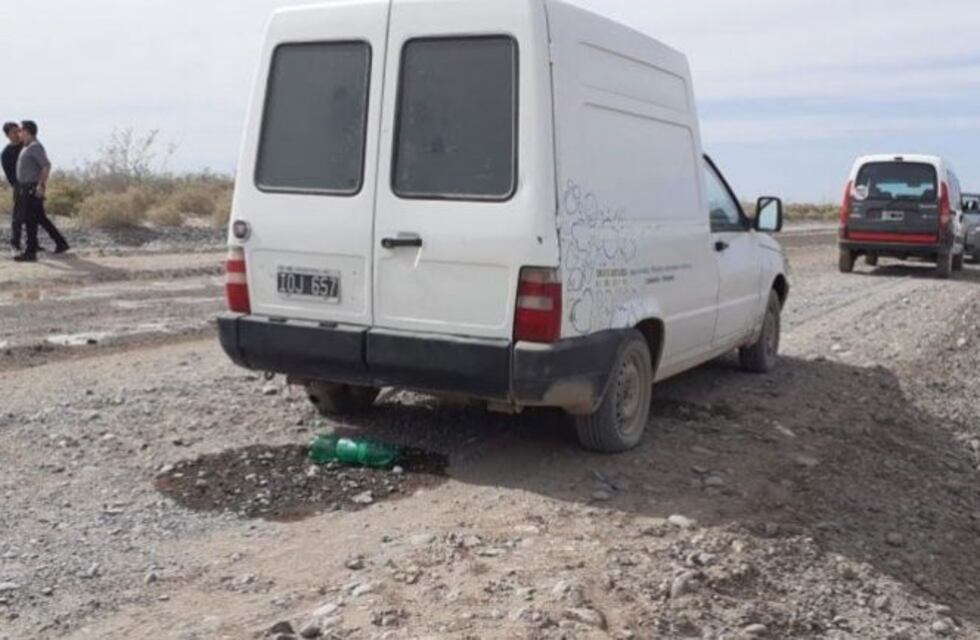 Se metió bajo la camioneta para arreglar un desperfecto y fue aplastado por el vehículo