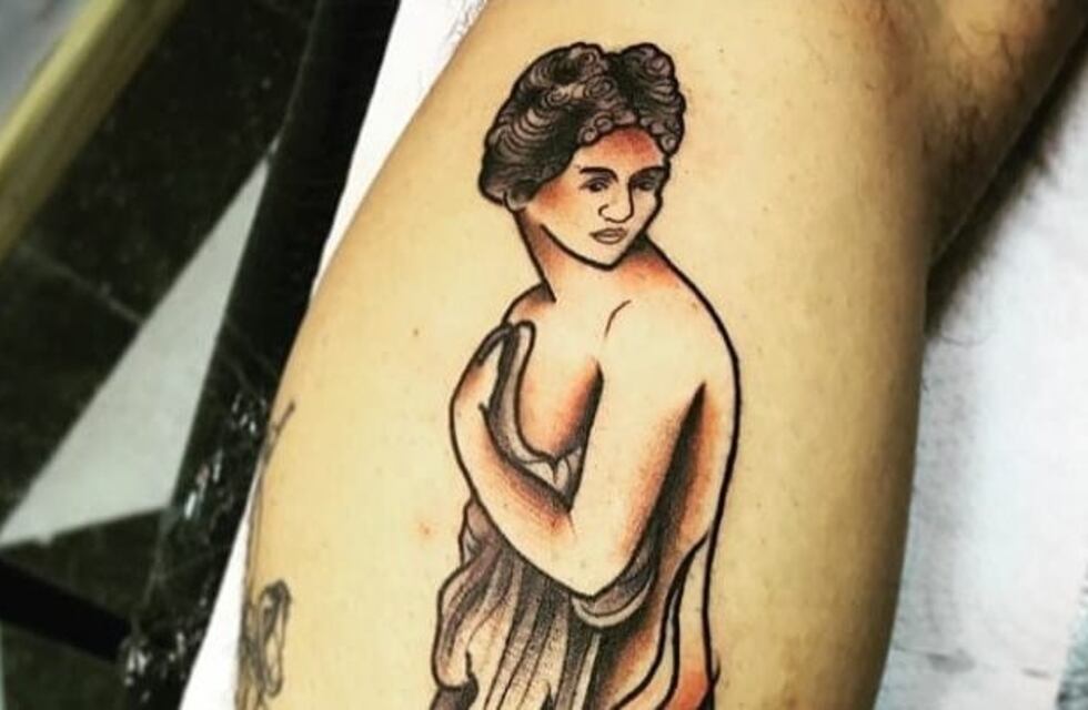 Fanático de su ciudad: se tatuó la venus del Rosedal en su pierna