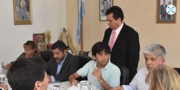 El concejal Franco Félix (sentado, en el centro) fue llamado el jueves a prestar declaración indagatoria y se abstuvo\u002E