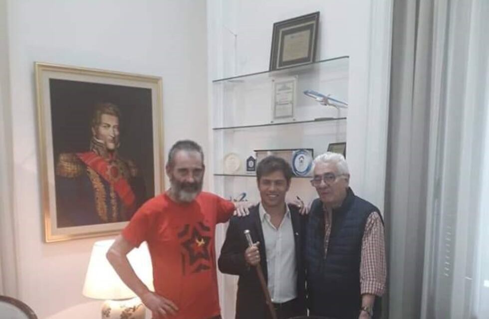 Finalmente "Perico" Medina pudo entregarle su bastón de mando al Gobernador Kicillof