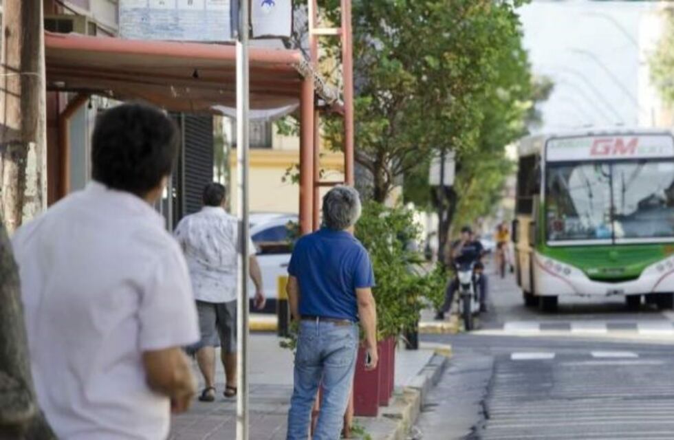 Durante enero y febrero, bajará en un 40% la frecuencia del transporte público para afrontar la crisis