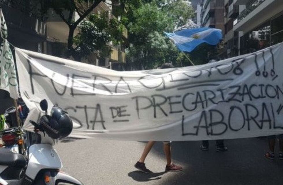 Fuerte protesta contra la "precarización laboral" de las aplicaciones de cadetería