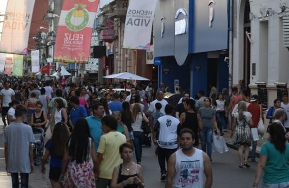 El comercio busca seducir con promos para alentar las ventas este fin de semana