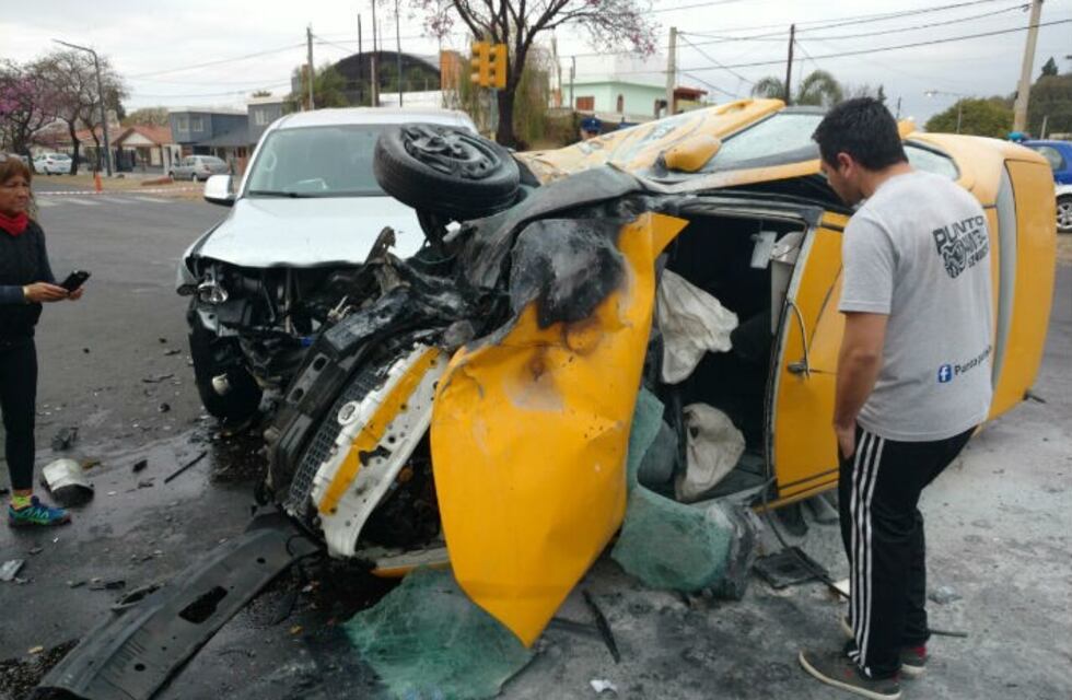 Impresionante accidente deja dos heridos en Córdoba