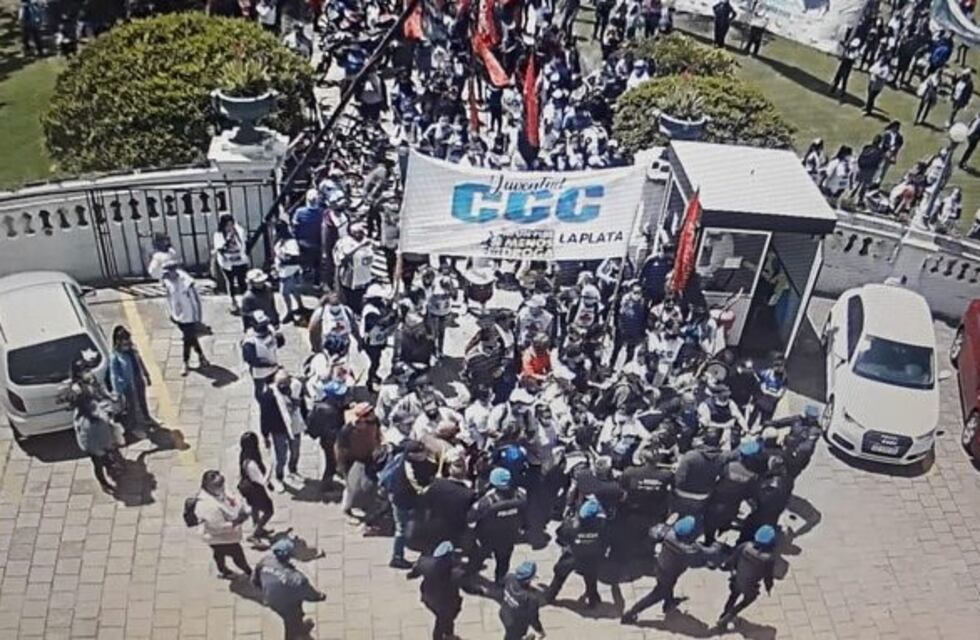 La Plata: militantes intentaron tomar el Palacio Municipal