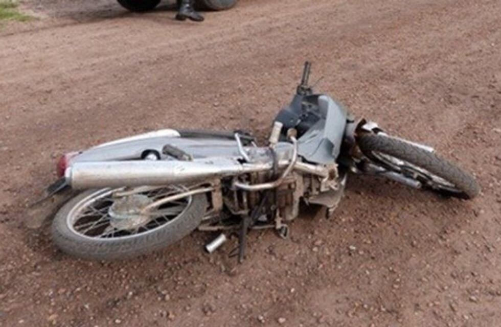 Un joven perdió la vida en un accidente entre una moto y una camioneta