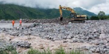 Continu00faan los trabajo sobre la ruta 9. (EFE)