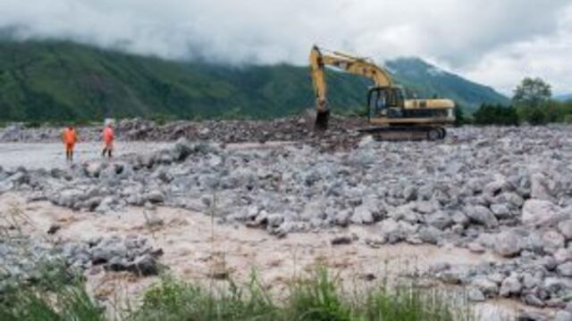 Continu00faan los trabajo sobre la ruta 9. (EFE)
