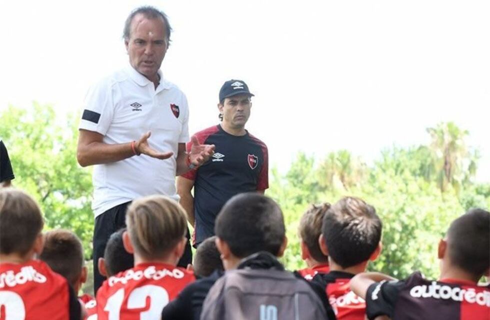 Newell’s informó que Enrique Borrelli y Juan Cruz Anselmi ya ni trabajarán en las divisiones formativas del club