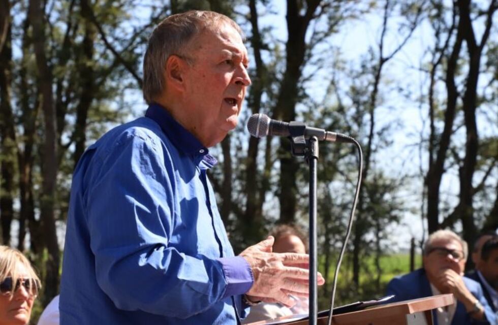 Schiaretti inauguró obras de ripio en un camino rural de Río Cuarto