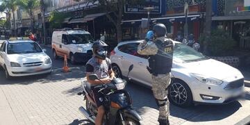 Controles de la FPA en las calles de Carlos Paz