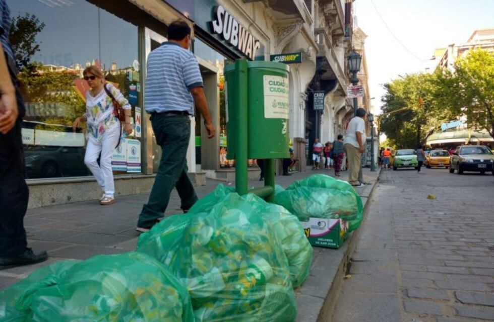 Cambiarán y agregarán nuevos cestos de basura en la ciudad de Córdoba