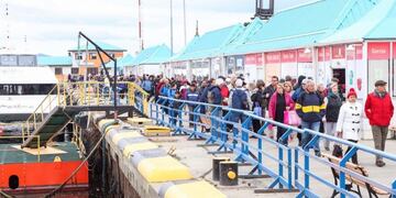 Visita a catamaranes en Puerto Ushuaia