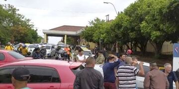 Corte de paseros en Paraguay impiden acceso al puente Posadas-Encarnación\u002E (Itapúa Noticias)