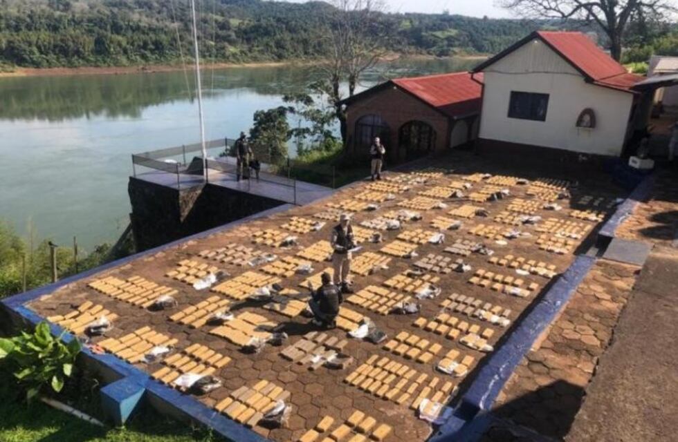 Hallaron mil kilos de marihuana en la desembocadura del arroyo Piray Miní