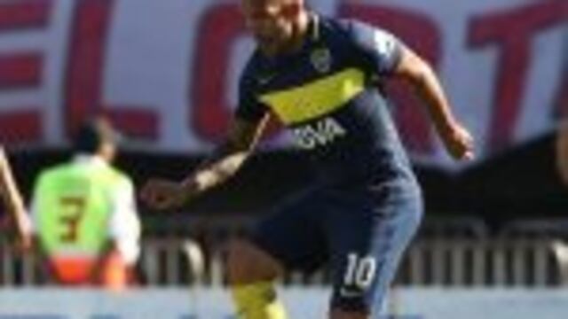 BAS022. BUENOS AIRES (ARGENTINA). 11/12/2016.- El jugador de Boca Juniors Carlos Tevez en acciu00f3n hoy, domingo 11 de diciembre de 2016, durante el partido de la Liga de Argentina entre el Club Atlu00e9tico River Plate y el Club Atlu00e9tico Boca Juniors en el esta