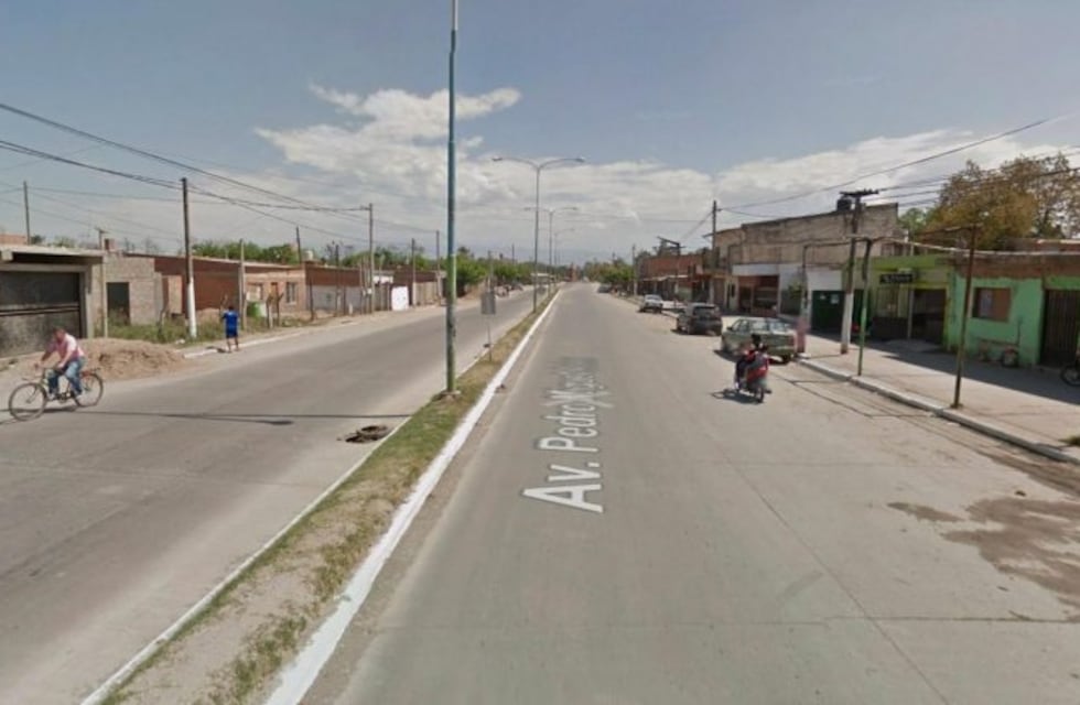 Seis personas rodearon a un hombre y le robaron la moto