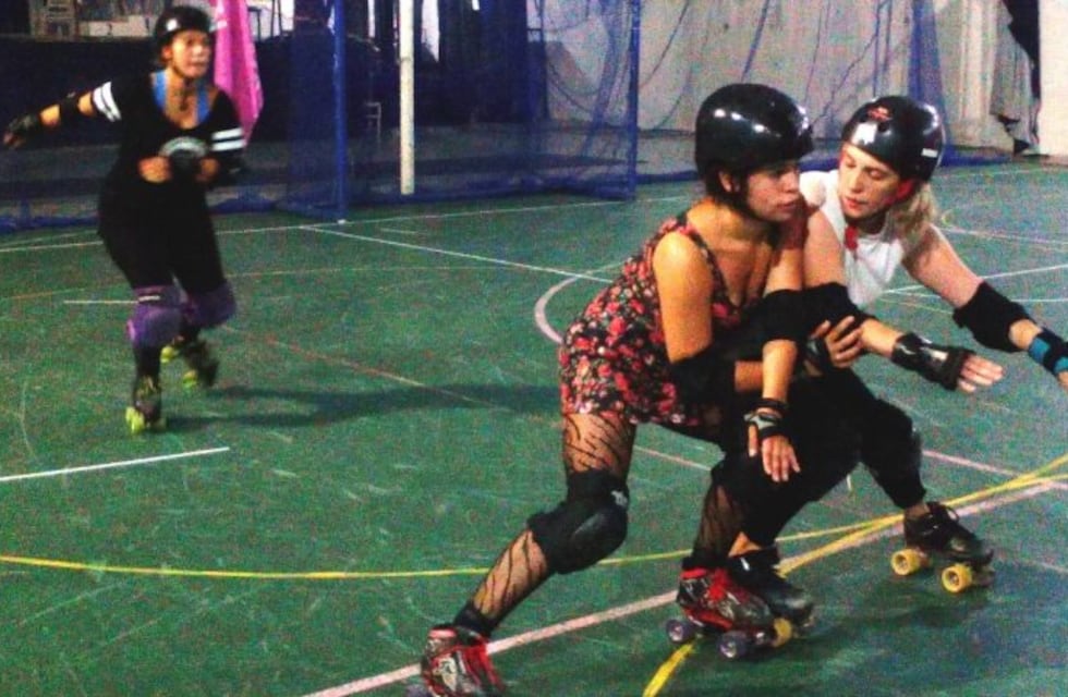 Patinadora caletense compite en un torneo de Roller Derby en EE.UU