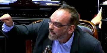 Iglesias acusó a Vivero de darle un empujón en el recinto.