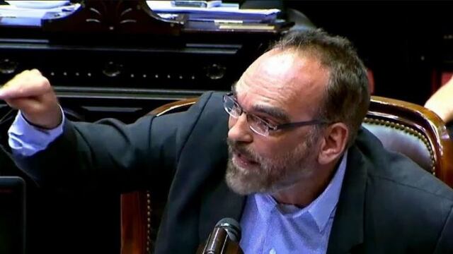 Iglesias acusó a Vivero de darle un empujón en el recinto.