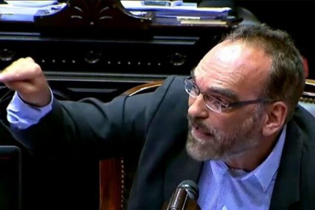 Iglesias acusó a Vivero de darle un empujón en el recinto.