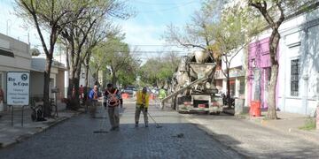 Esta semana, el trabajo de readoquinado se llevó a cabo en calle Ituzaingó entre bulevar Lehmann y Rivadavia, y en Ituzaingó entre Rivadavia y Chacabuco\u002E (Municipalidad de Rafaela)