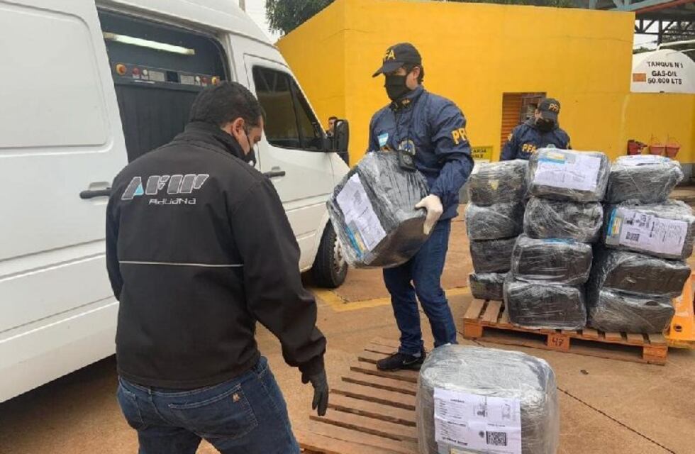 Secuestran contrabando a punto de ser despachado en encomiendas