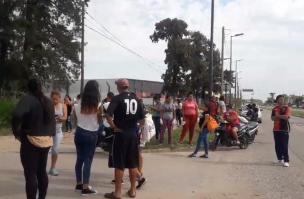 Hirieron a tres personas en una nueva protesta en la cárcel de Las Flores