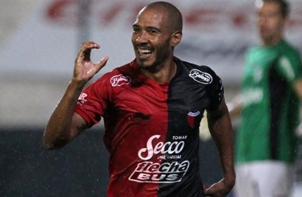 Vera sufrió una lesión tras la goleada y está en duda para el próximo partido de Colón