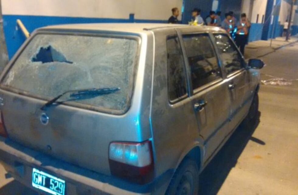 Apedrearon un móvil de Radio Suquía en el partido Racing-Estudiantes (SL)
