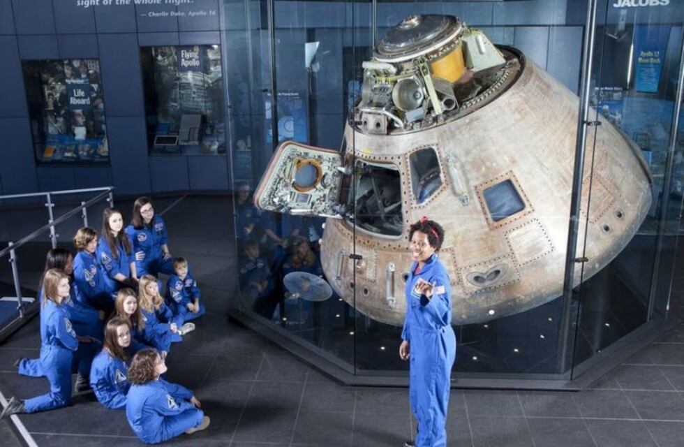 Dos estudiantes fueguinos fueron becados por la NASA