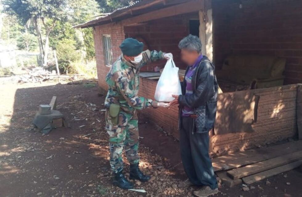 Personal de Gendarmería donó alimentos a familias carenciadas de Bernardo de Irigoyen