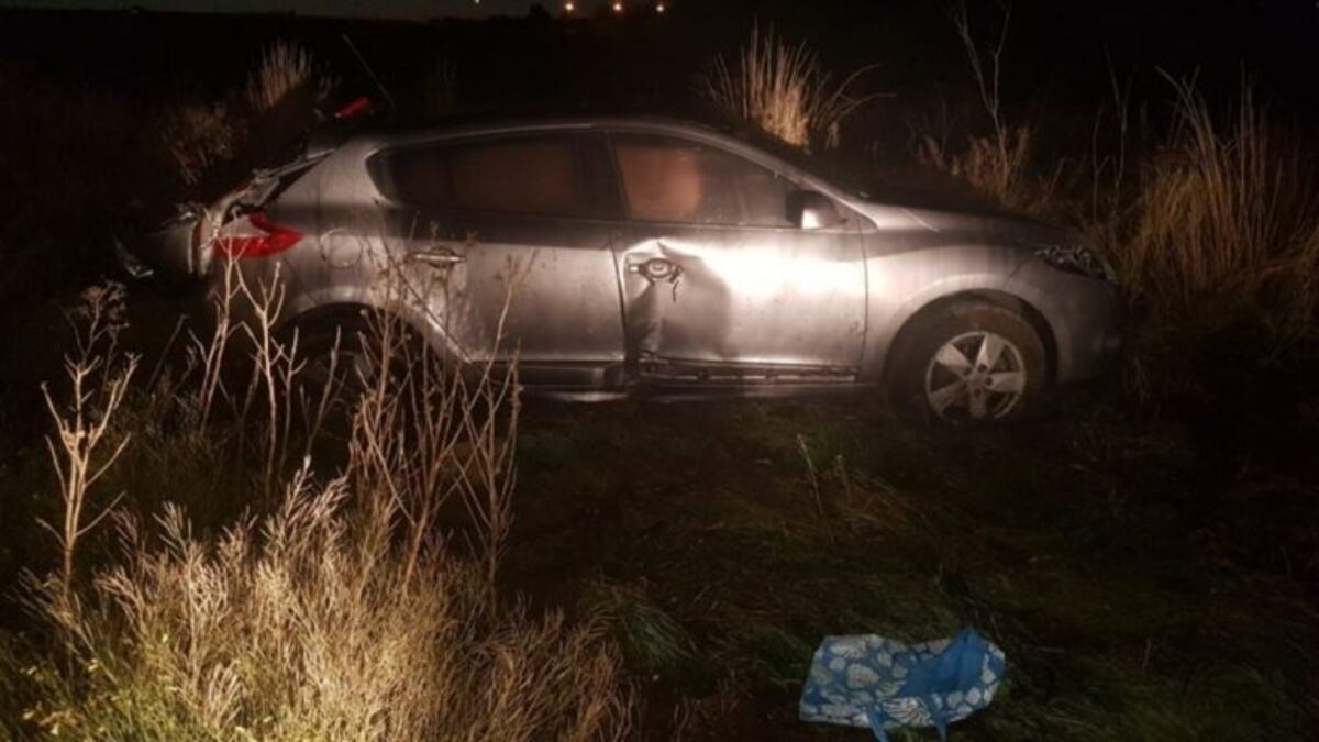 Encontraron un auto destruido en la Carrindanga