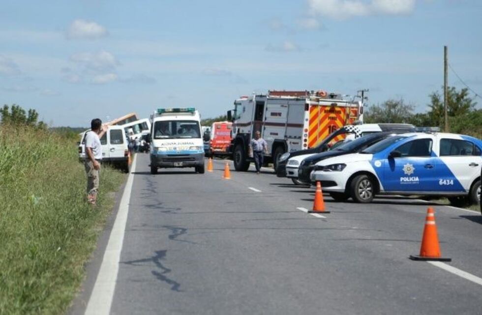Imágenes del trágico accidente entre dos colectivos en la ruta 33