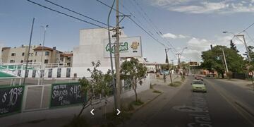 El Chango Más fue uno de los supermercados abordados por este grupo de personas en la avenida Donato Álvarez\u002E