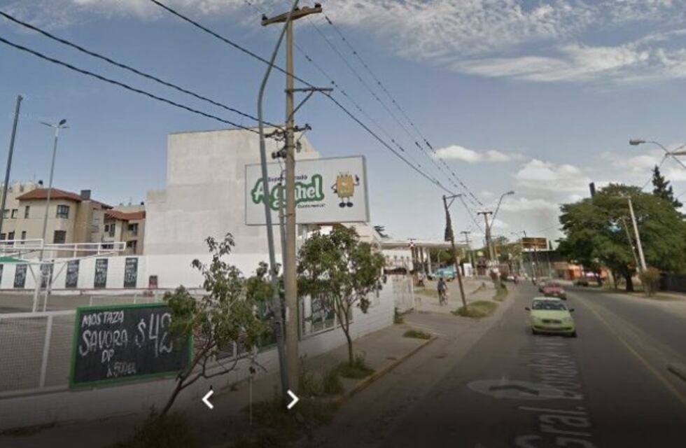 Tenso momento por pedido de bolsones en tres supermercados de avenida Donato Álvarez