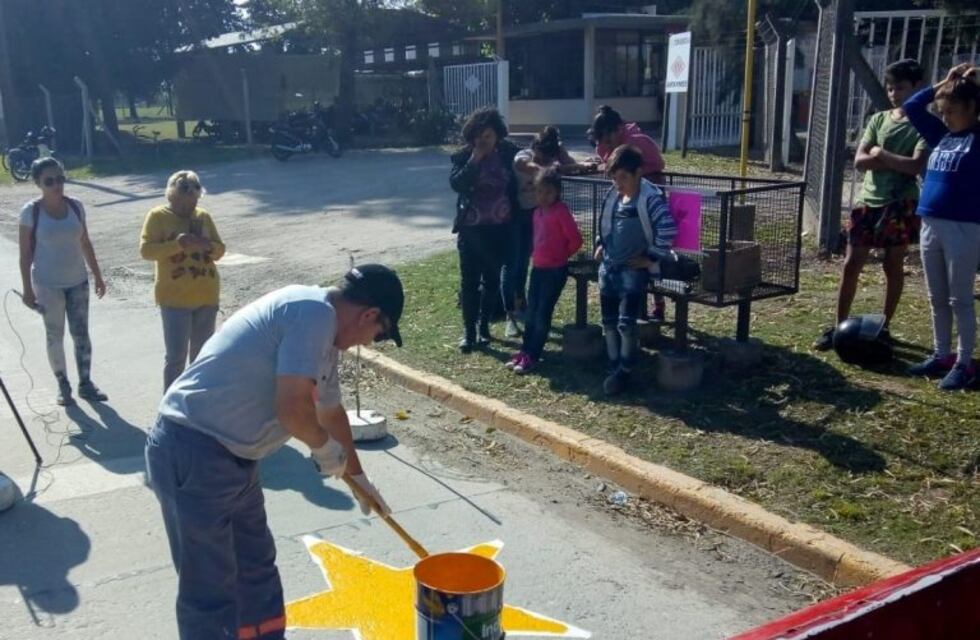 Se pintó una nueva estrella amarilla en las calles de la ciudad