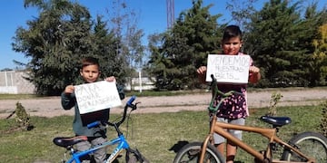 Los niños son oriundos de la localidad de Oliveros y conmueven a todo el pueblo\u002E (Info Más)