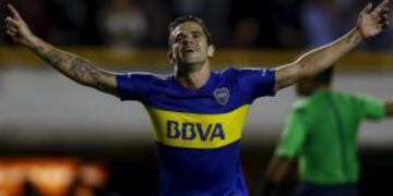 Football Soccer - Boca Juniors v Bolivar - Copa Libertadores - Alberto J. Armando stadium, Buenos Aires, Argentina 7/4/16. Boca Juniors' Fernando Gago celebrates after he scored a goal.  REUTERS/Marcos Brindicci buenos aires Fernando Gago futbol torneo Co