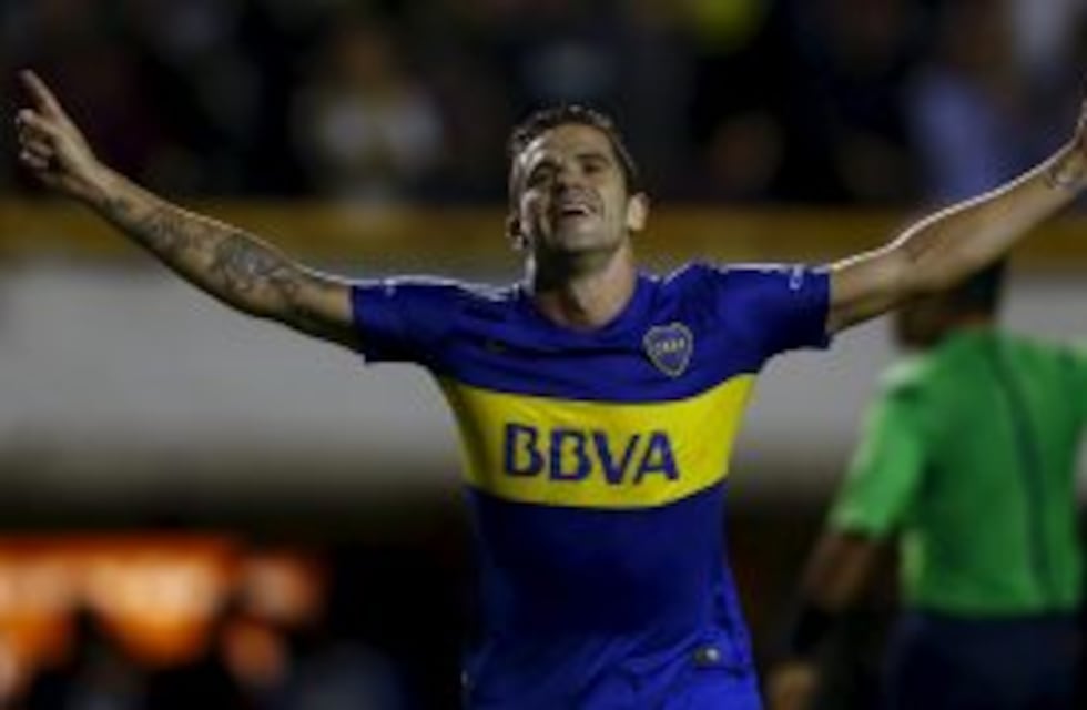 ¡El último que apague la luz! Angelici admitió que hay una oferta de China por Gago