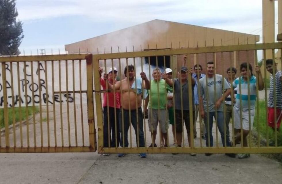 Trabajadores tomaron una planta para reclamar por los salarios adeudados