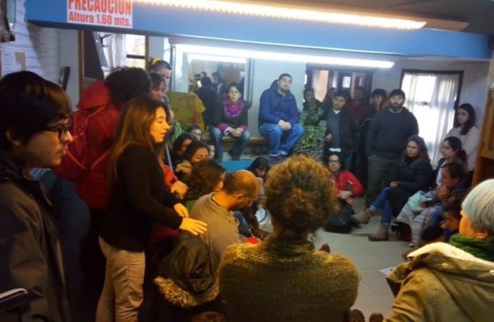 Estatales tomaron edificio en Esquel y el Gobierno los denunció ante la Justicia