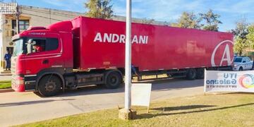 La empresa Andreani y ofrece en los camiones de transporte de urnas el control y el cierre hermético de los mismos