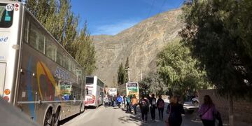 Las calles del pueblo de Purmamarca tuvieron incesante movimiento de turistas\u002E