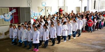 Alumnos de cuarto en el acto\u002E
