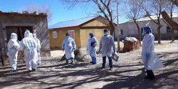 Personal de salud realiza testeos de Covid-19 en la zona norte de Jujuy