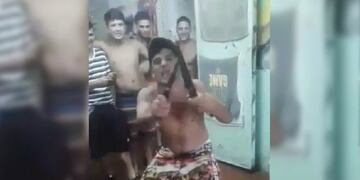 Cárcel de Batán: Exihbió cuchillos para intimidar a otros convictos (Foto: TN)